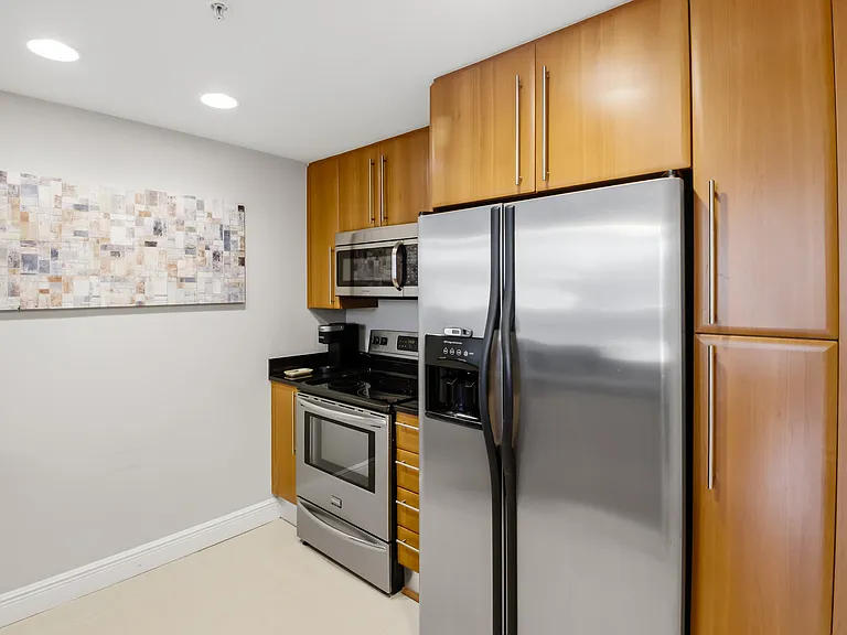 191 SE 20th Ave #210 — Photo 13