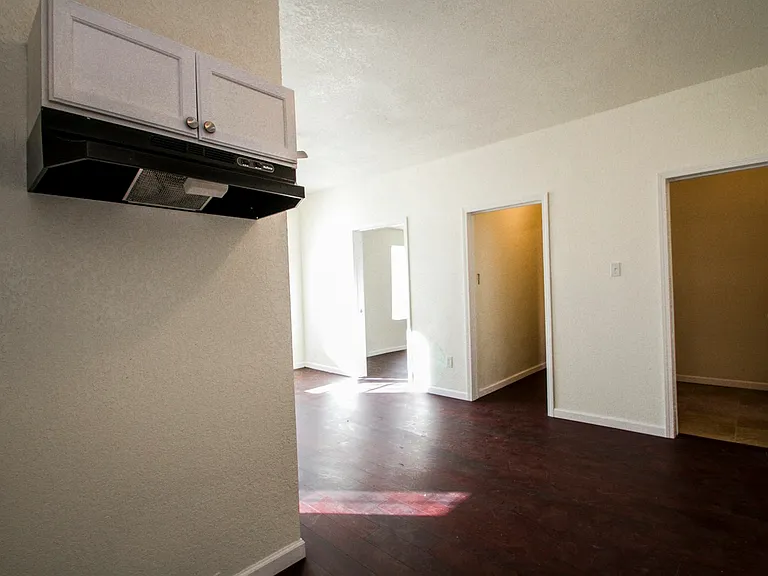 924 Saint James St #1 — Photo 8
