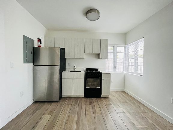 3rd image of 568 NE 67th St #1