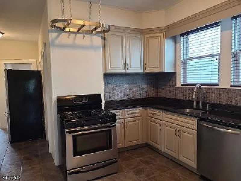 2 bed, $2,350 — Photo 3