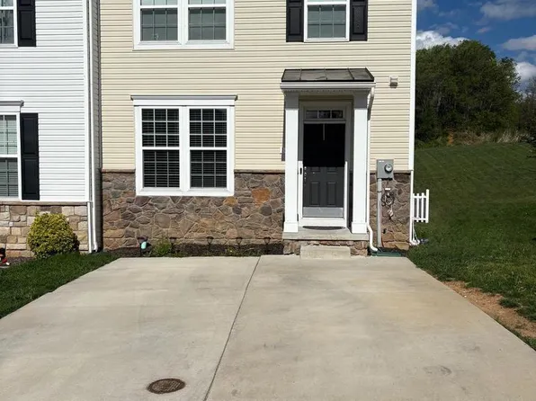 142 Compound Cir, Martinsburg, WV 25403