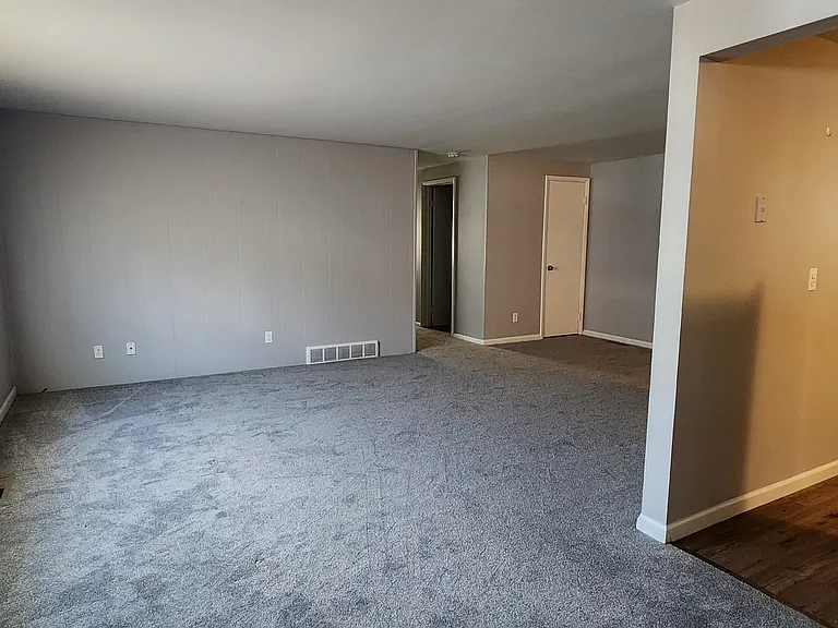 103 Denrose Dr — Photo 2