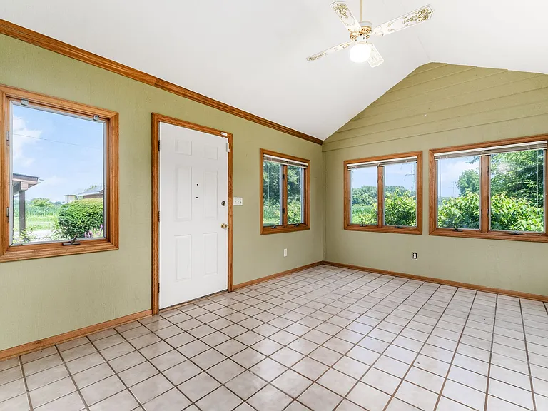 6002 Bowen Rd — Photo 37