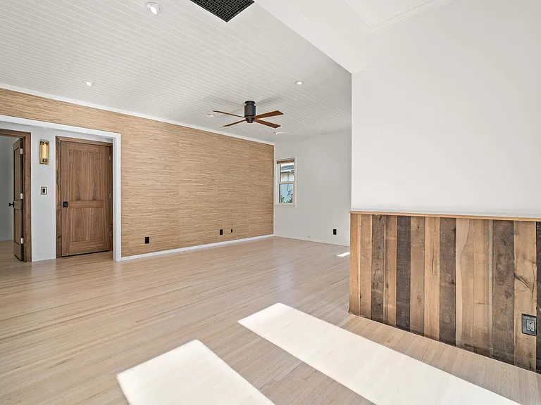 2256 Wellesley Ave — Photo 16