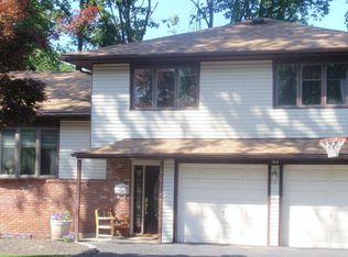 44 Roosevelt St, Roseland, NJ 07068