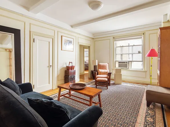 150 E 49th St APT 9E, New York, NY 10017