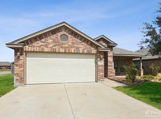 157 Spring Hollow Dr, Saginaw, TX 76131