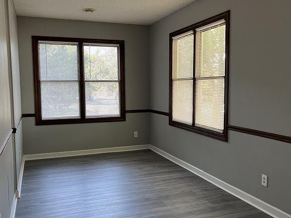 3rd image of 109 Oak St