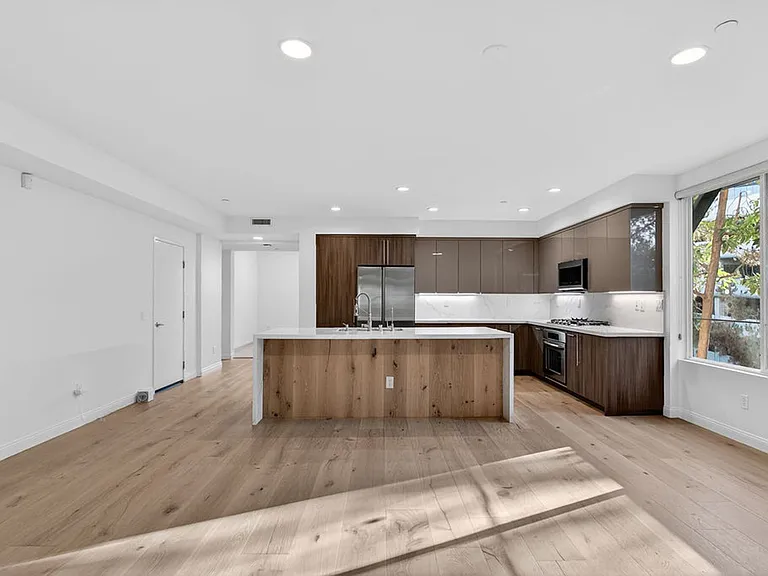 575 Rockefeller — Photo 3