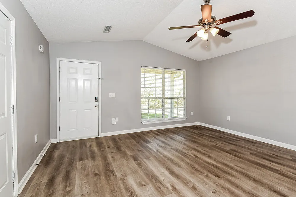 3 bed, 2.0 bath, 1266 sqft, $1,930 — Photo 4