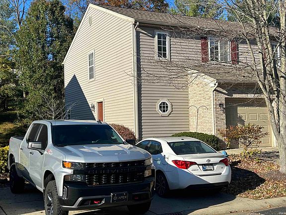 2nd image of 711 E Bayberry Ct E
