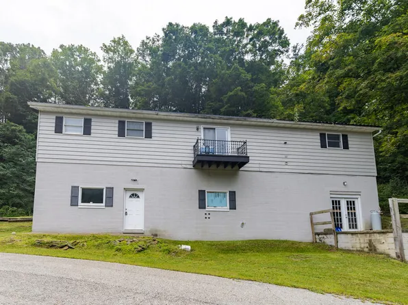 804 S Main St, Hollsopple, PA 15935