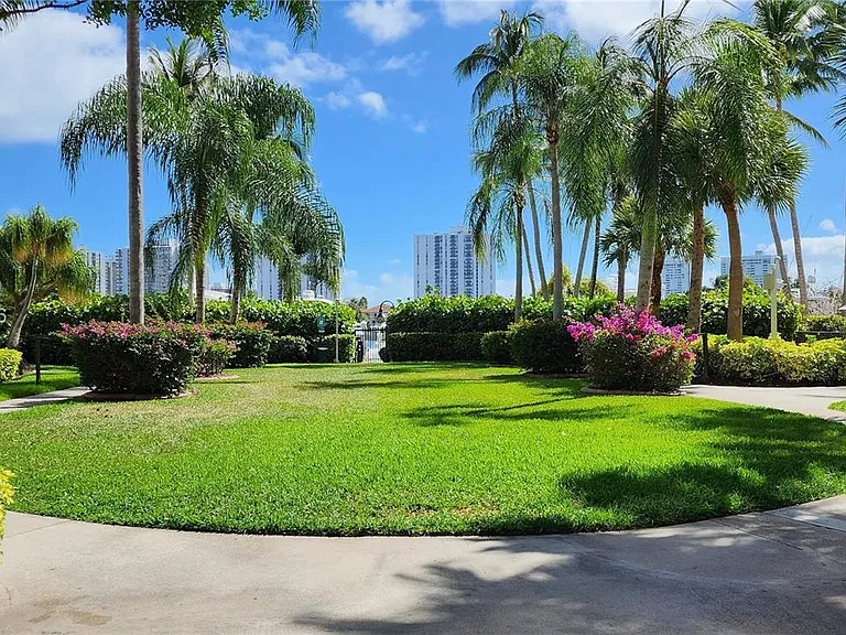 3610 Yacht Club Dr #615 — Photo 18