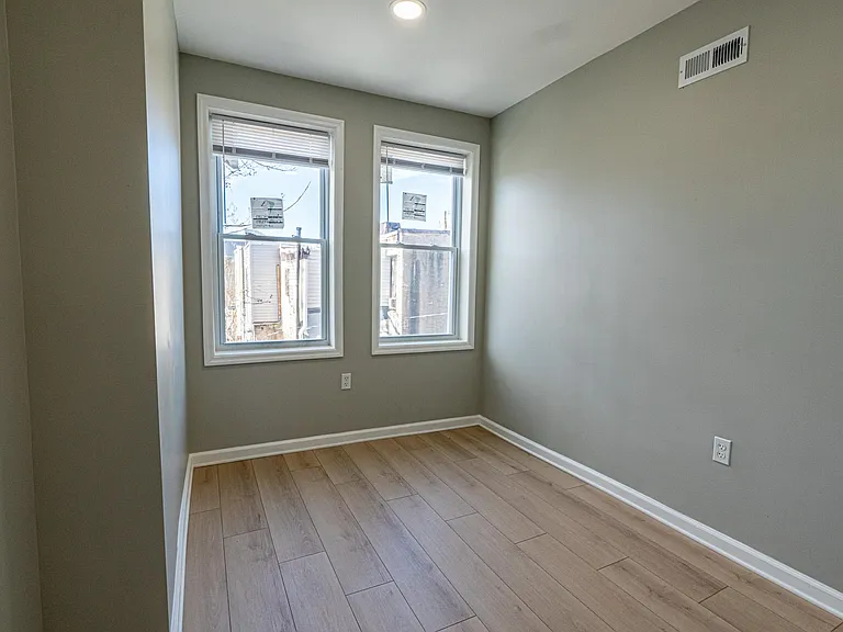 1730 S 20th St — Photo 20