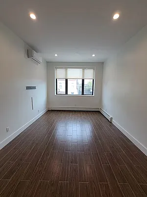 Rented by Bouklis Group | media 18