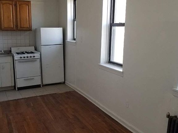 3rd image of 302 E 126th St APT 3A