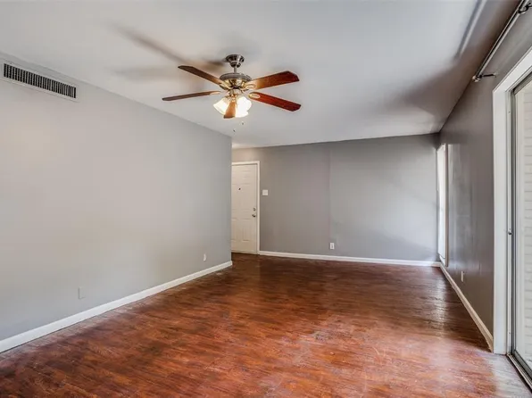 982 S Weatherred Dr #B, Richardson, TX 75080