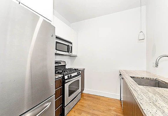 2nd image of 836 Bergen St #118