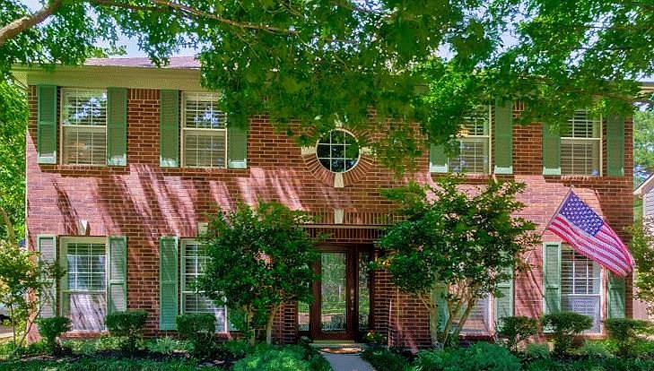 This beautiful colonial style listing with elegant front door, lots of windows with outside shutters and inside plantation shutters will not last long. It has an amazing flow, fantastic backyard, lots of mature trees and nesled in the popular Copperf
