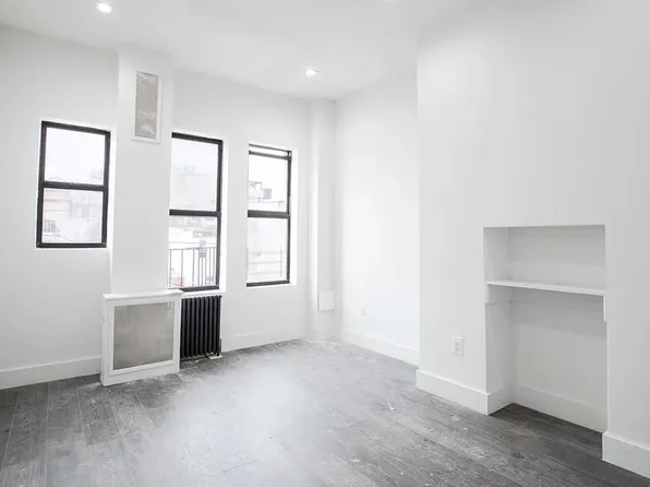 1365 De Kalb Avenue image 3 of 7