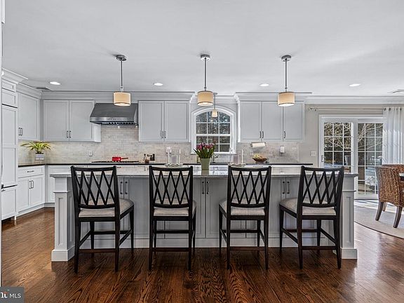 5th image of 1012 Waltham Rd