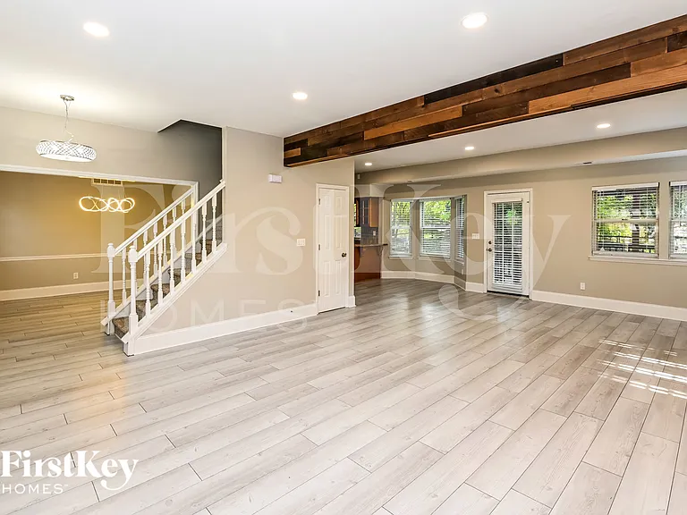 9906 Elsenham Ln — Photo 7
