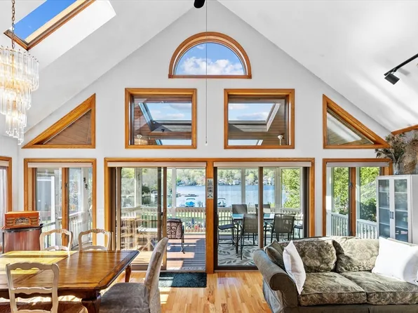 9 Spring St, Windham, NH 03087