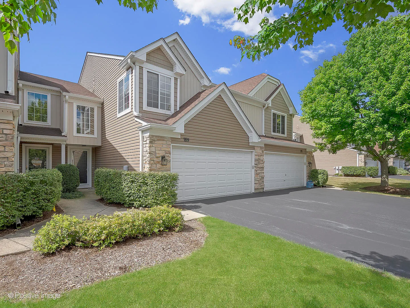 169 Locksley Dr photo 1