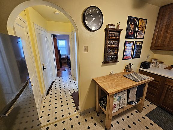 5th image of 3835 28th Ave S