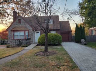714 Larch Ave, Teaneck, NJ 07666