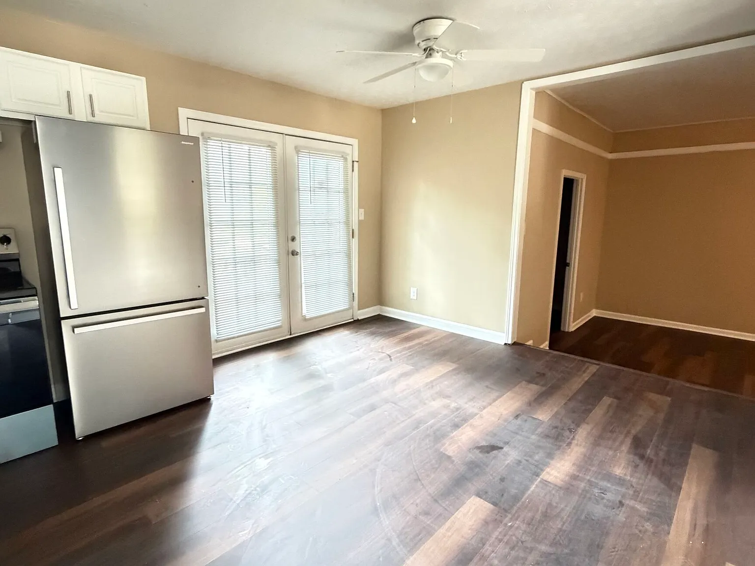 3 bed, 1.0 bath, 1250 sqft, $1,630 — Photo 2