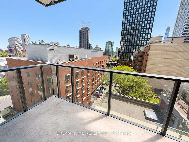 47 Mutual St #807 — Photo 16