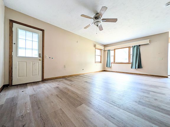 3rd image of 1003 9th Ave