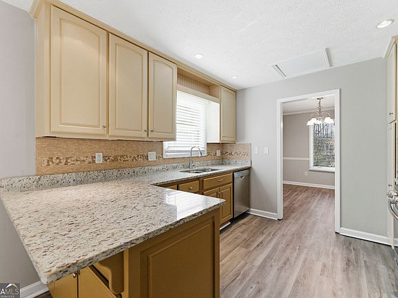 5th image of 2680 Timberline Rd