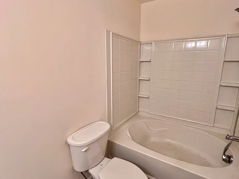 905 Redwood Dr — Photo 3