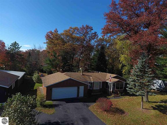 2nd image of 1750 S Ogemaw Trl