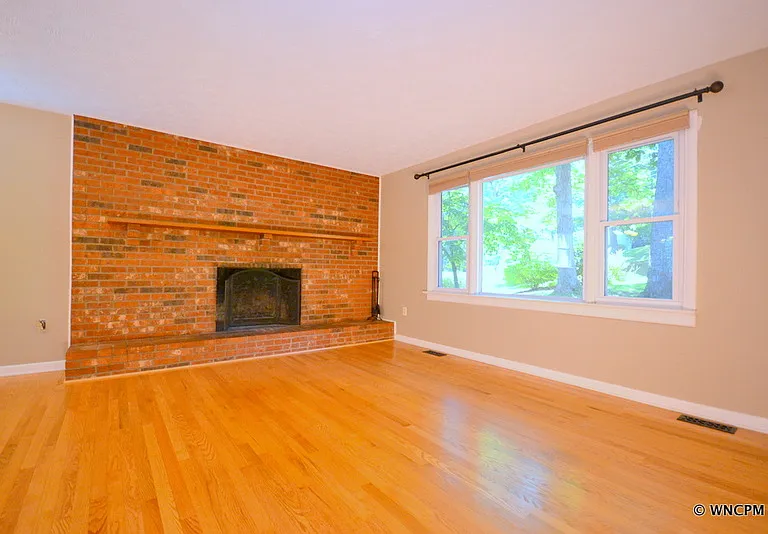 17 Laurel Park Dr — Photo 4