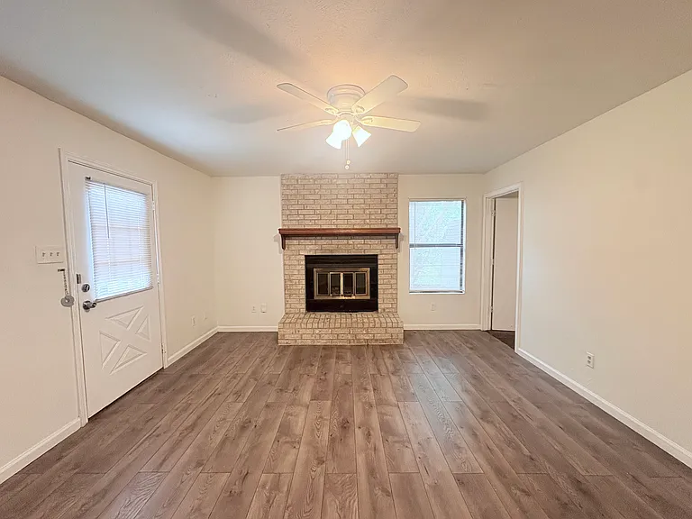 1004 Powell Rd — Photo 6