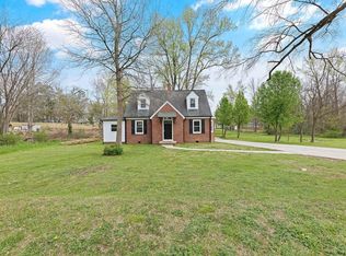 625 E Elm St, Graham, NC 27253