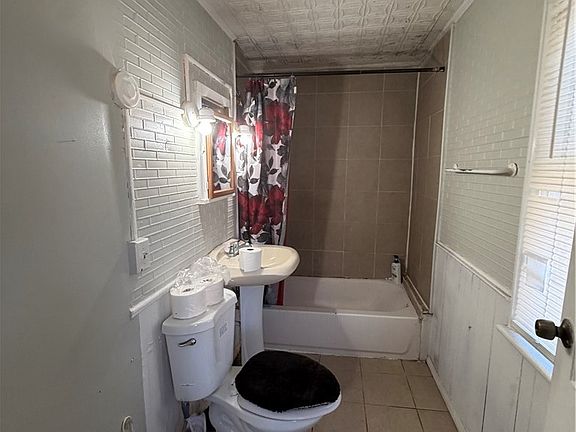 5th image of 1120 Schuyler St