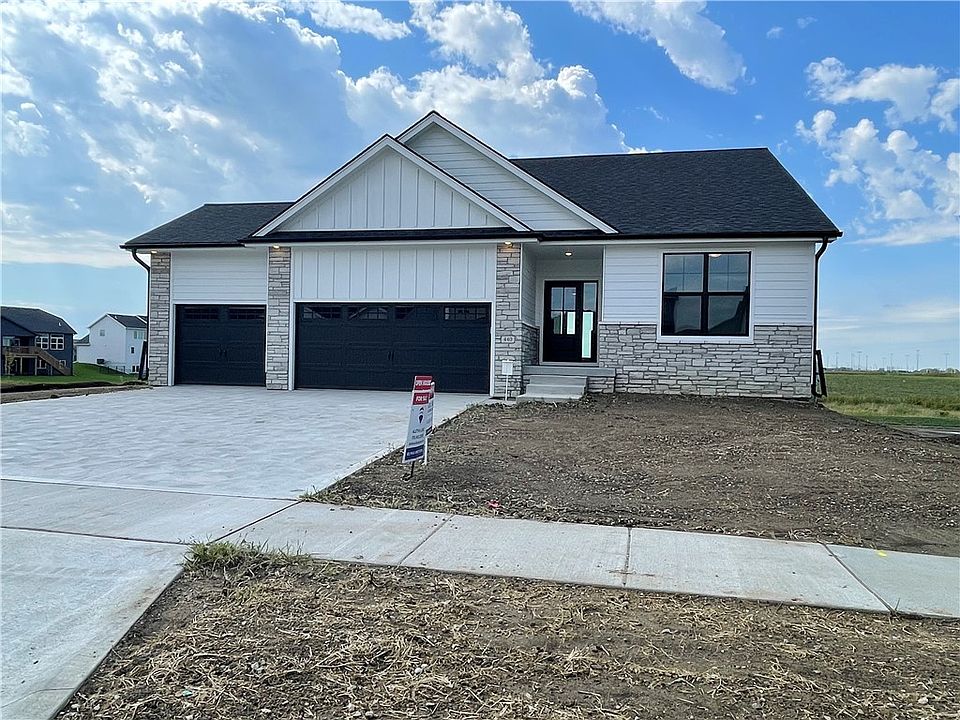 1st image of 440 NW Gracewood Dr