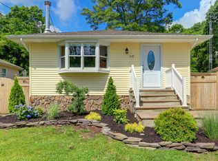 577 Birch Hollow Dr, Shirley, NY 11967