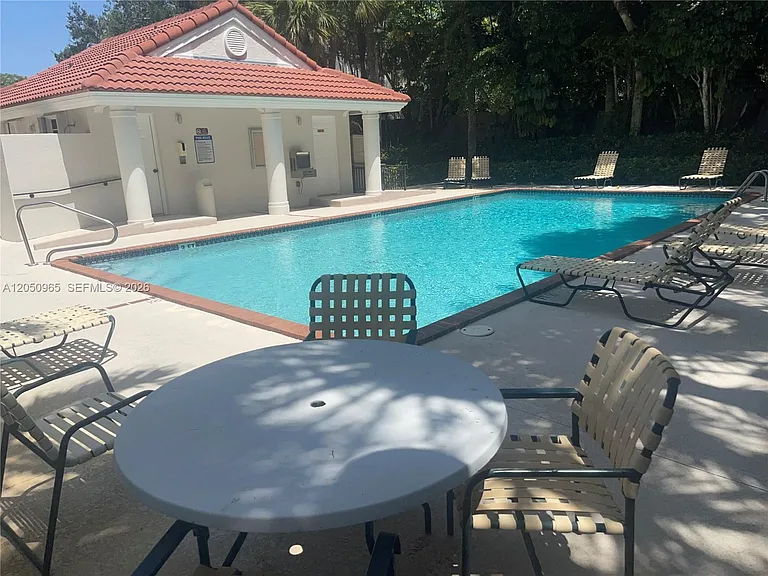 6853 SW 89th Ter — Photo 5
