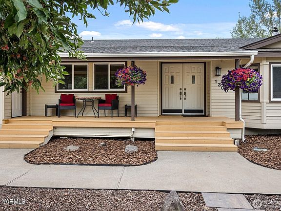 3rd image of 1300 Meadowlark Lane