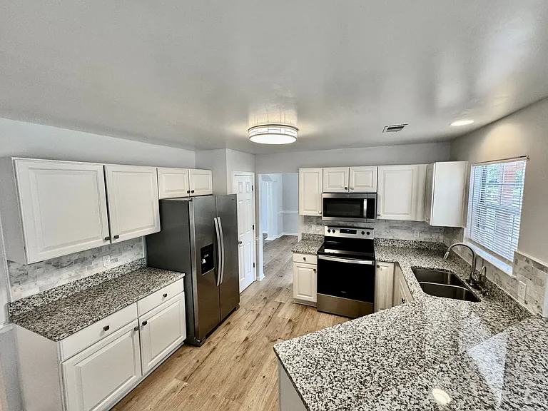 2424 Seven Kings Rd — Photo 14