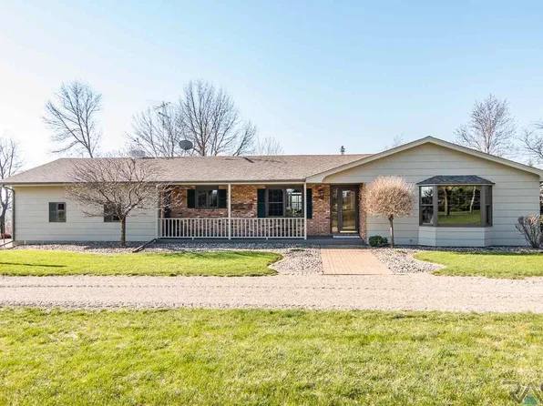 48085 288th St, Canton, SD 57013