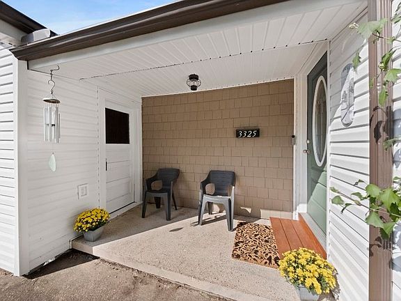 5th image of 3325 Condit St