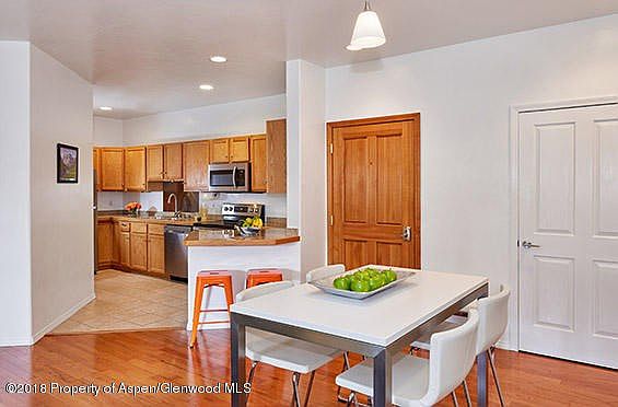 Kitchen & Dining