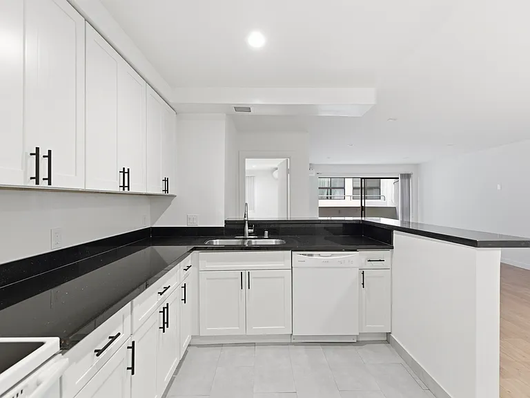 642 NW Knoll Dr — Photo 9