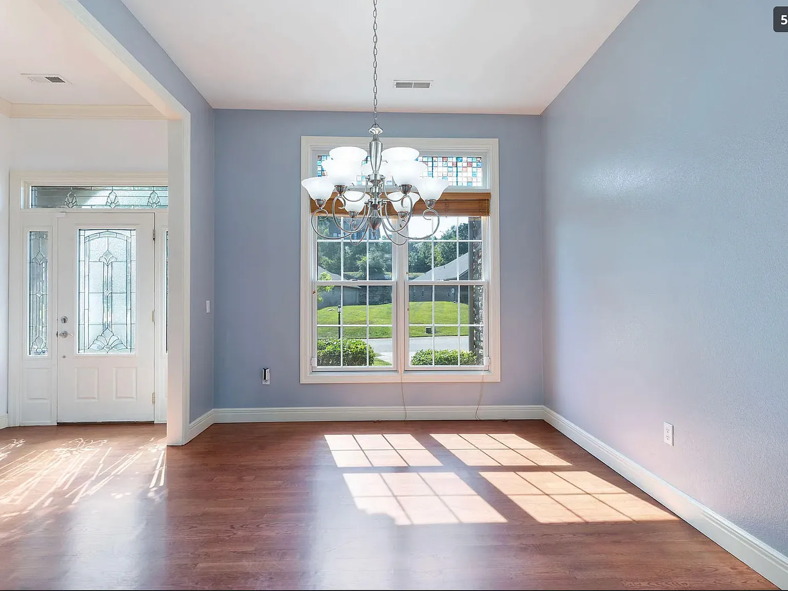 5 bed, 3600 sqft, $3,500 — Photo 3